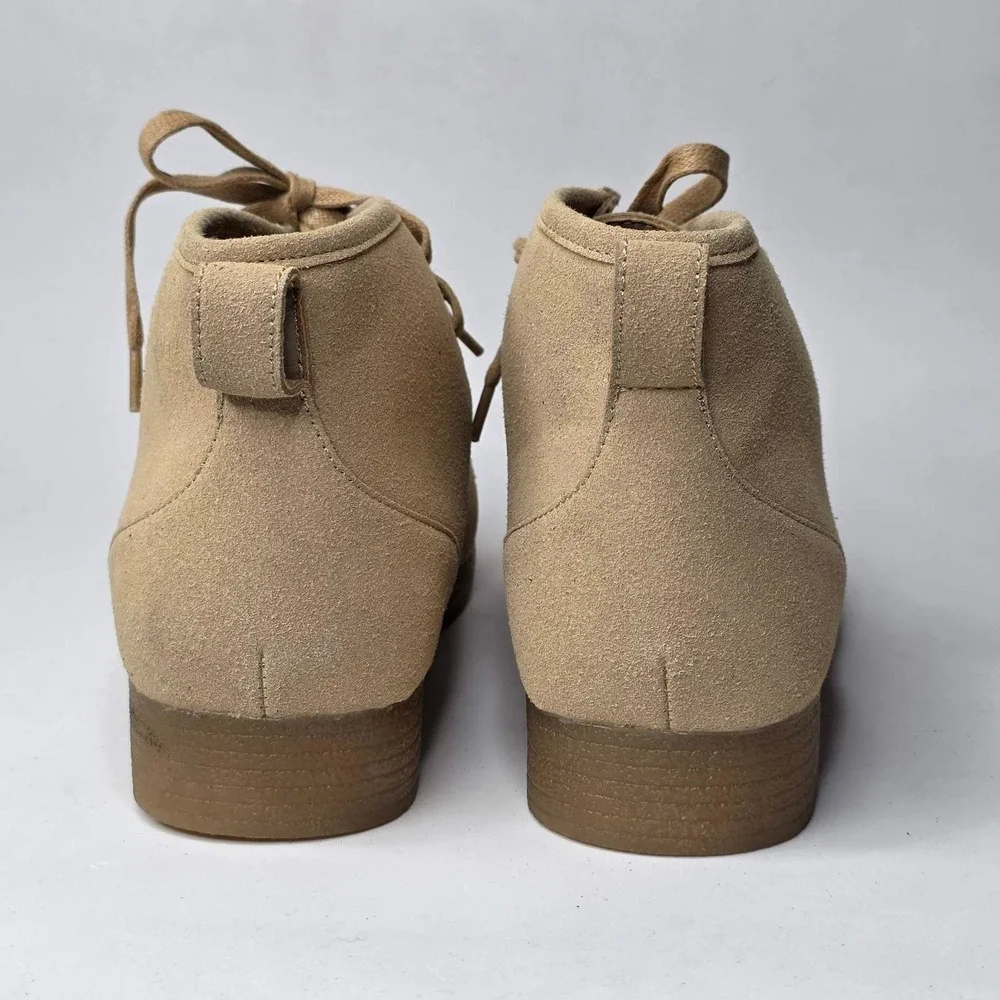 Amazon Essentials Men's Ankle Chukka Boots Size 9 Beige Faux Suede Lace Up Shoes